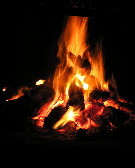 Płomień jest przykładem plazmy — znanym i spotykanym przez większość ludzi prawie codziennie (także w kuchenkach gazowych).